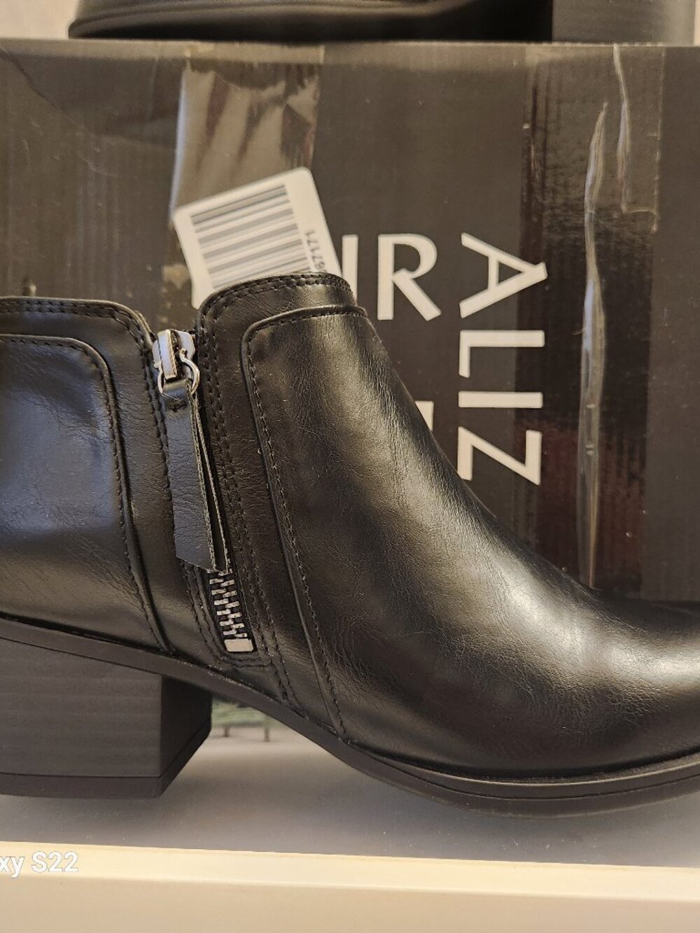 Naturalizer Black Leather "Karol" Textured Booties. NIB. Size 6.5 Wide